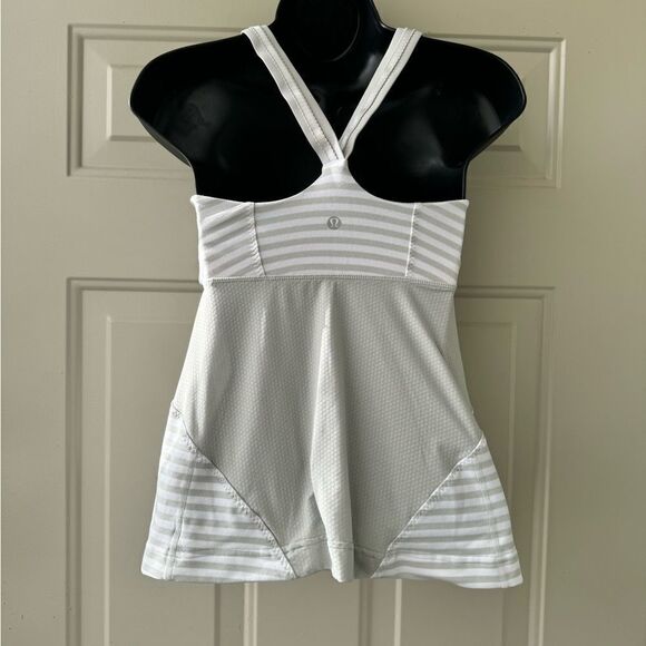 Lululemon Cross My Heart Tank Size 4 - Picture 6 of 11